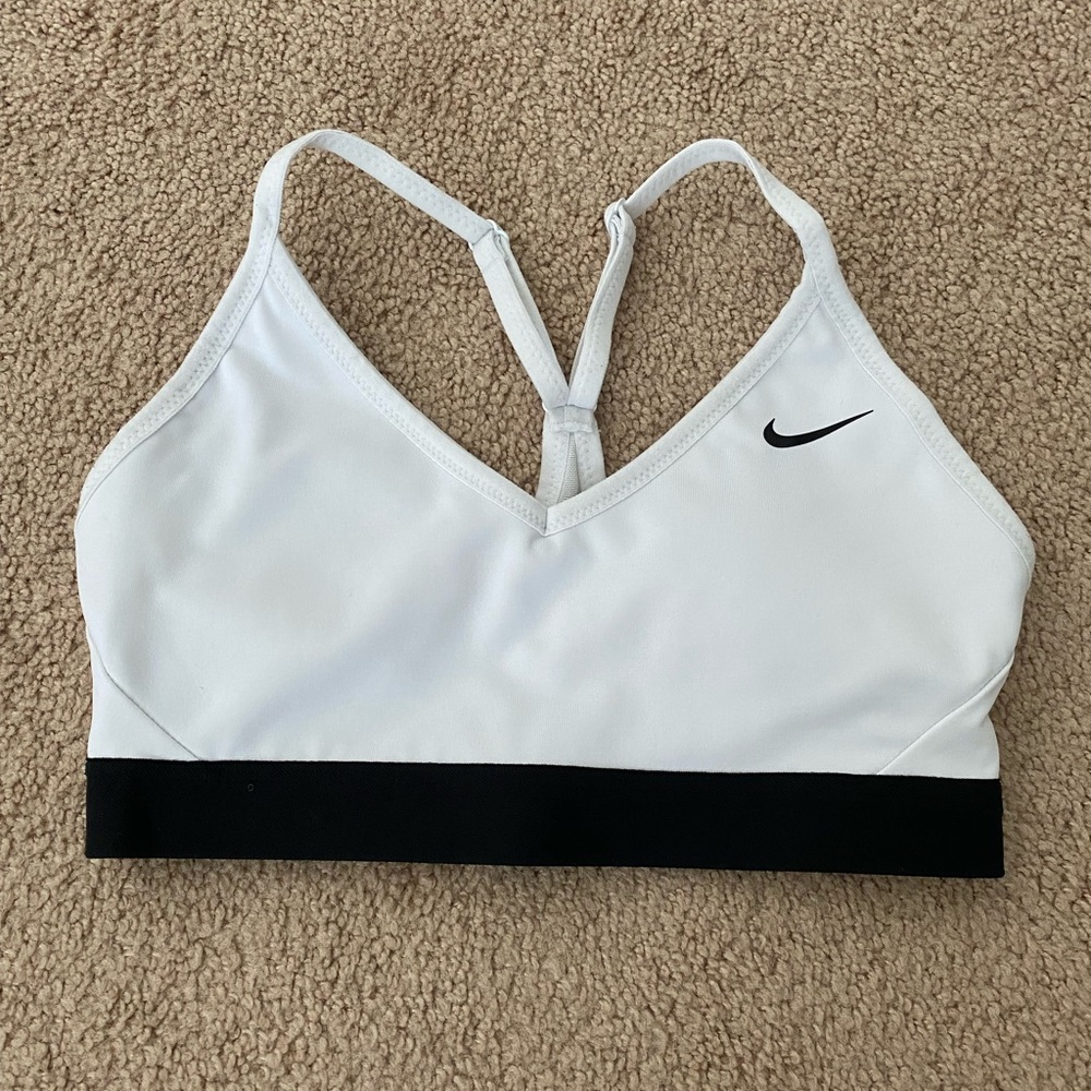 white nike indy sports bra